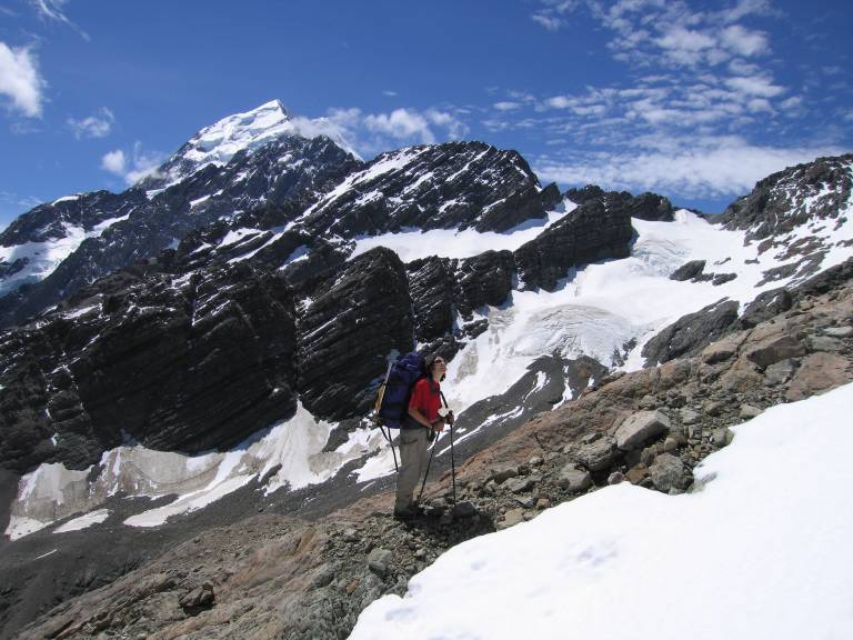 1661 - Ball Pass ist hinten rechts in der Mt.Cook Rang zu erkennen.JPG