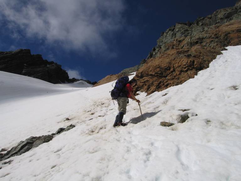 1666 - noch etwas Gletscher dann sind wir am Pass.JPG