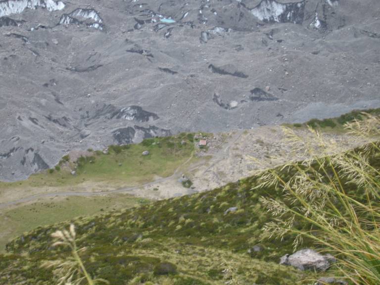 1716 - Hutte am Rande der Gletschermoraene.JPG